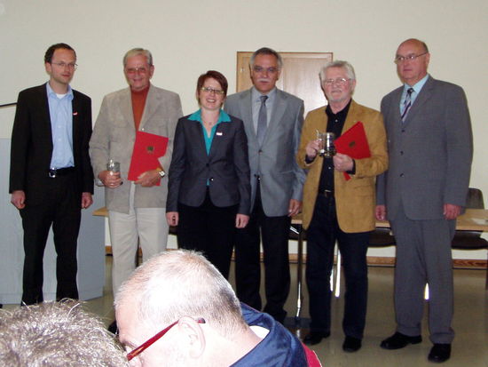 Geehrt wurden Hans-Dieter Jung (2. von links) und Helmut Kessler (2. von rechts)